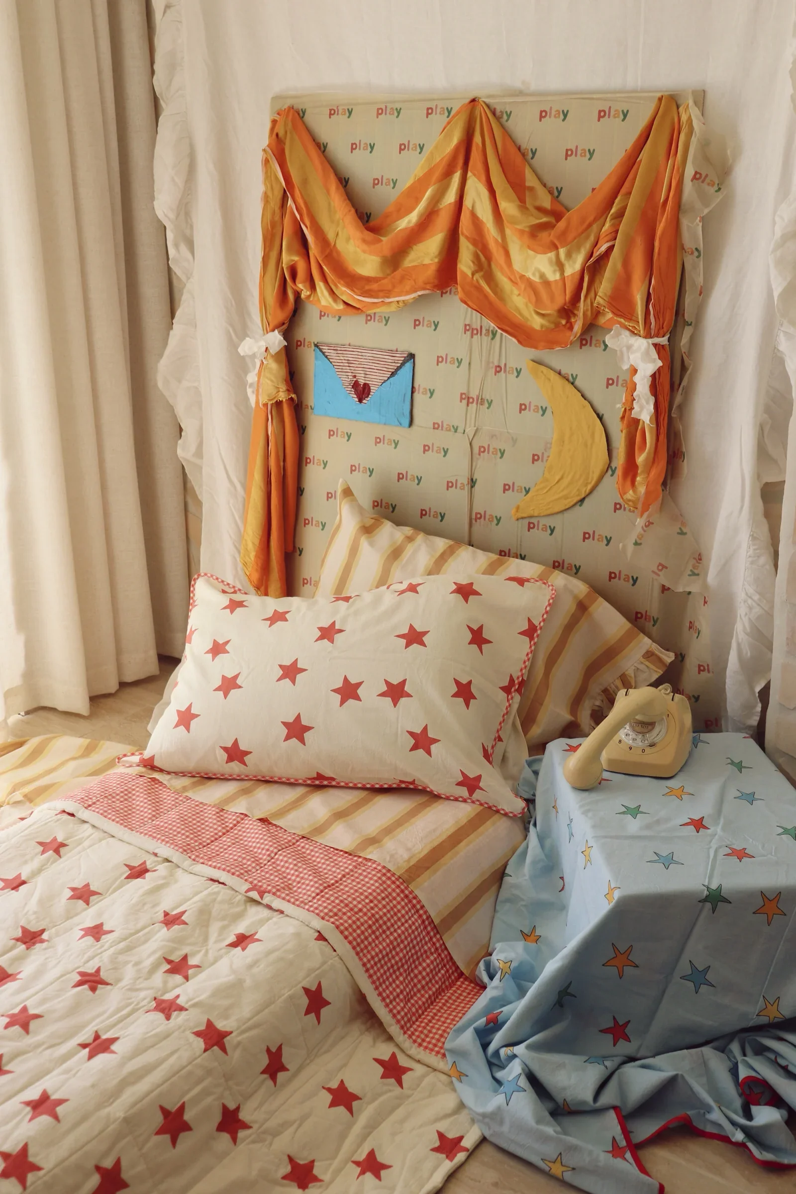 Rocket Star Reversible Quilt Cot - Image 2